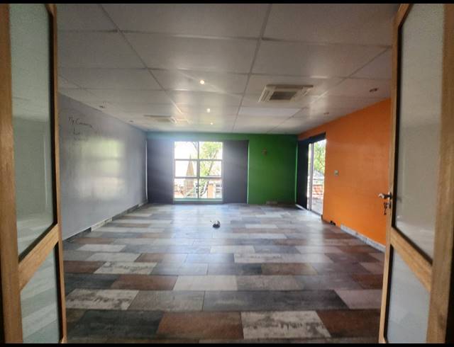 268M² OFFICE TO LET IN VORNA VALLEY